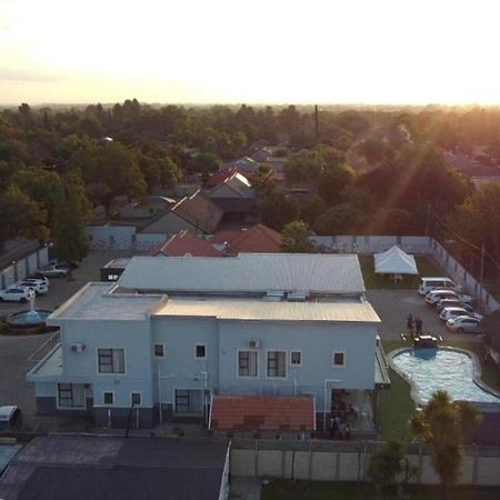 Lifestyle Lodge Hotel Vereeniging Buitenkant foto